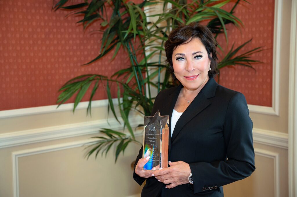 2023 - PP - Sandra w award 05